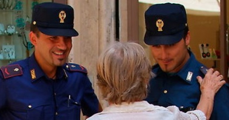Anziana firma un contratto di fornitura di gas e luce… e poi ci ripensa
