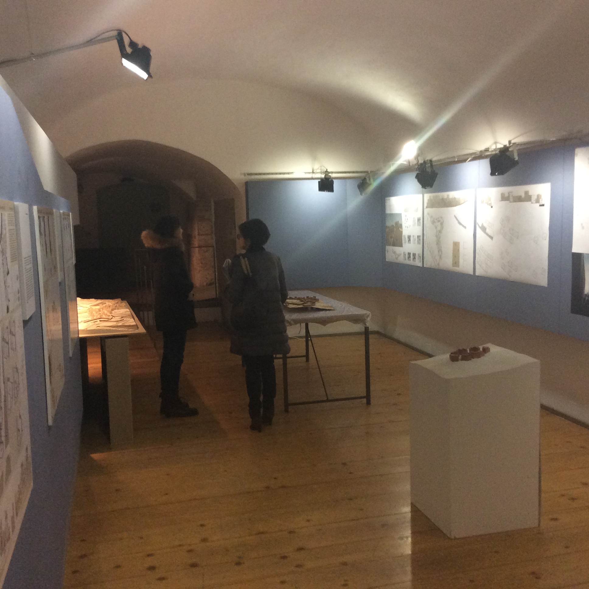 "Progettare nel contesto storico": inaugurata la mostra per i nuovi borghi di Siena