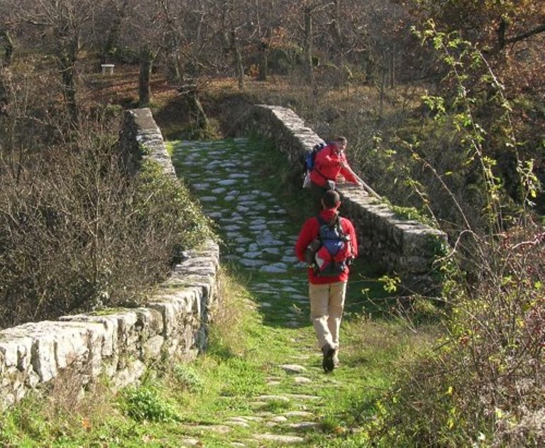 Il Tci presenta il primo Dossier sul turismo lento sulla Francigena