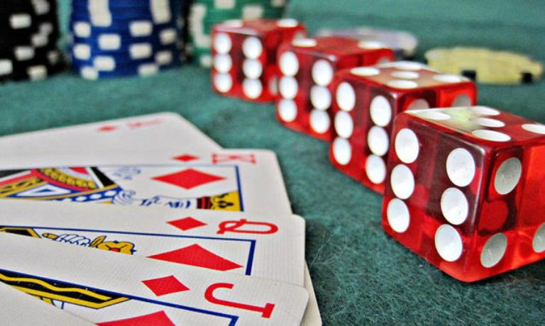 Gioco d’azzardo: approvata la nuova legge che rafforza il contrasto