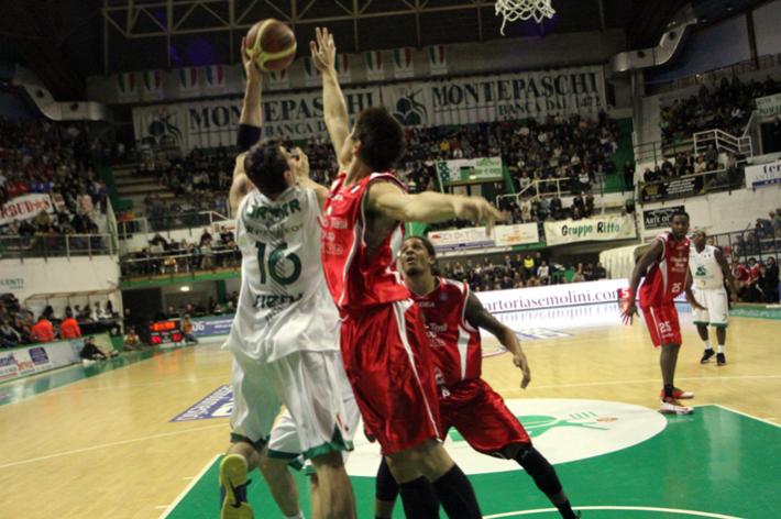 Pistoia supera la Mens Sana col sangue freddo