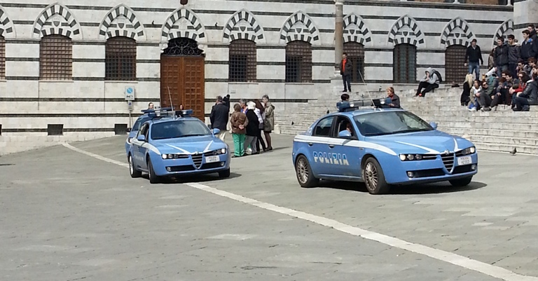 Siena: pattuglione della Polizia in città