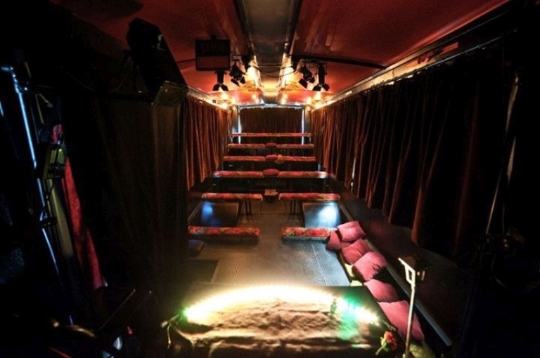 A teatro dentro un autobus di linea  con Girovago e Rondella Family Theater