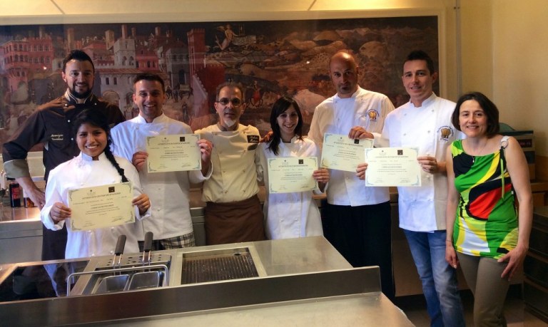 Preparare i dolci tipici senesi: corso concluso a Cefoart