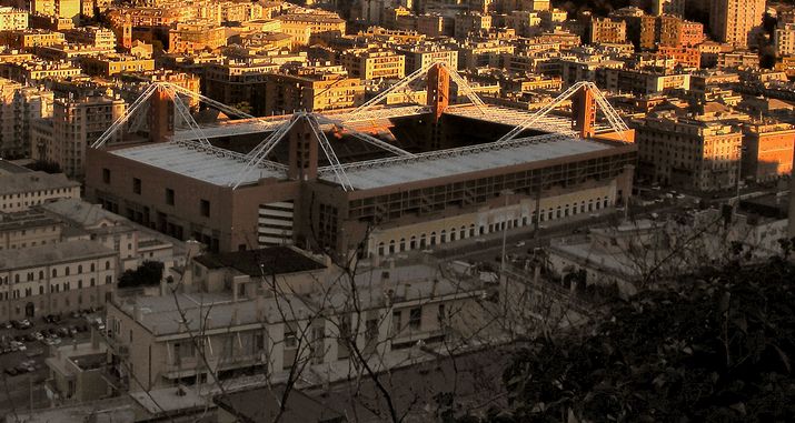Gli ultras a Genova puliscono lo stadio e dimenticano il tifo