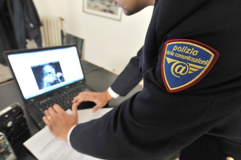 Shopping natalizio on line: i consigli della Polizia postale