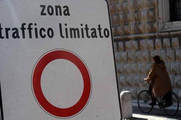 Finta invalida in Ztl turrita per farsi i ricci