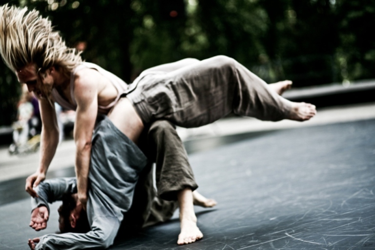 Danza contemporanea e spazi urbani, torna Ballo Pubblico