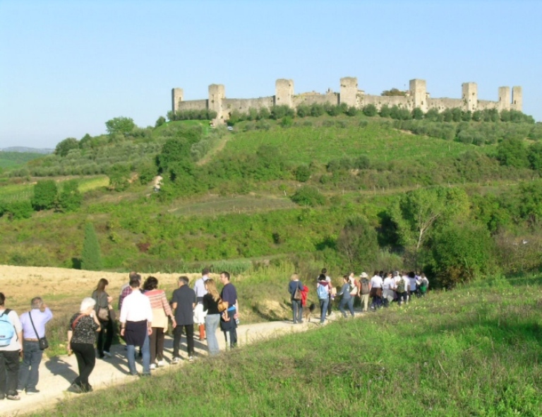 Un viaggio con bici elettriche per promuovere la Francigena