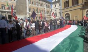 ROMA: NOTTE BIANCA IN PIAZZA PER GRIDARE "VERGOGNA"