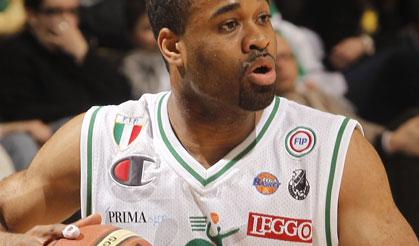 La Mens Sana chiude la porta a Milano nel finale