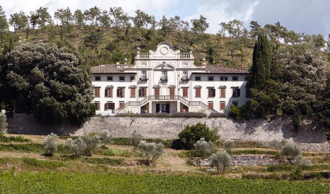 "Apologhi" e "Cerebrale celebrare": mostra fotografica di Lorenzo Minucci a Gaiole