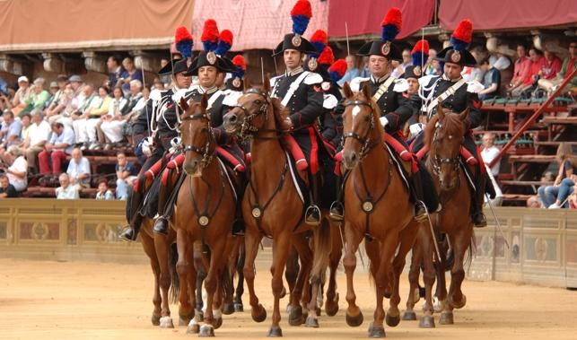 Palio: i Carabinieri a cavallo si esibiranno per i bambini