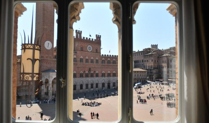"Fondazione: gli organi statutari si autosospendano il compenso"