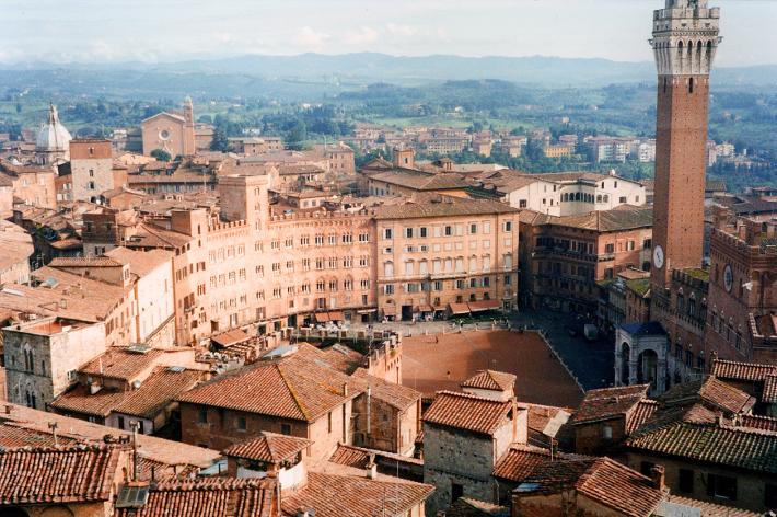 Siena: la bella addormentata. Ma qualcuno veglia…