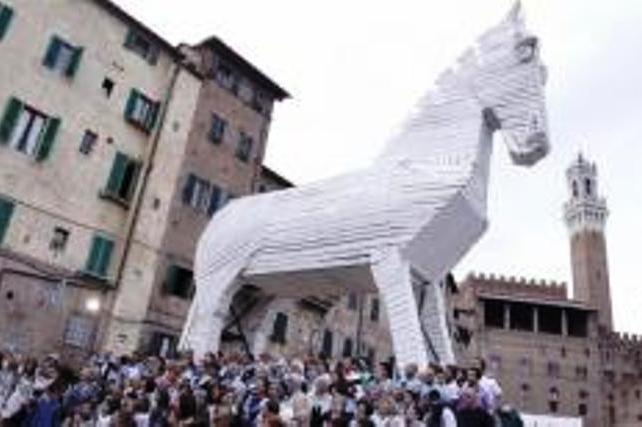 Caro Commissario, non faccia demolire il cavallo di Troia