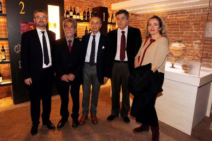 Inaugurata la mostra  "Vino fra mito e storia"