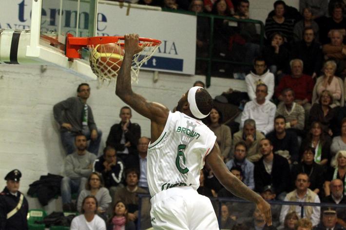 Cantù-Siena è il match "clou" del lunedì