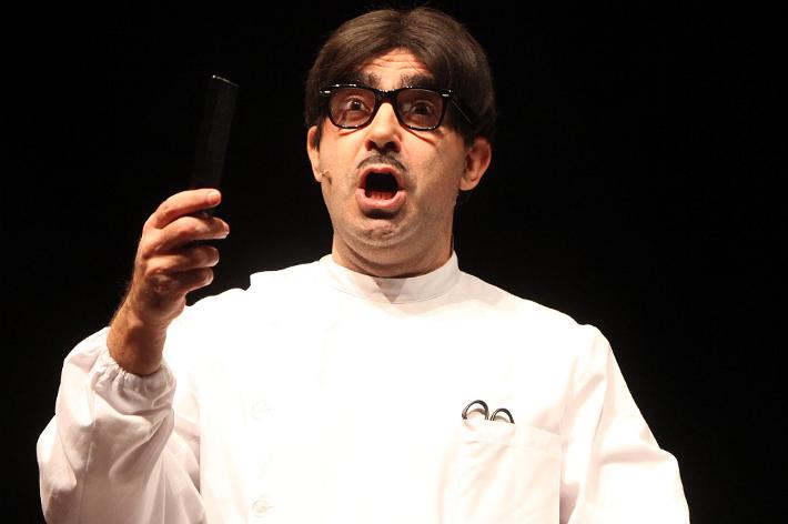 Il recital di Elio al Teatro Poliziano