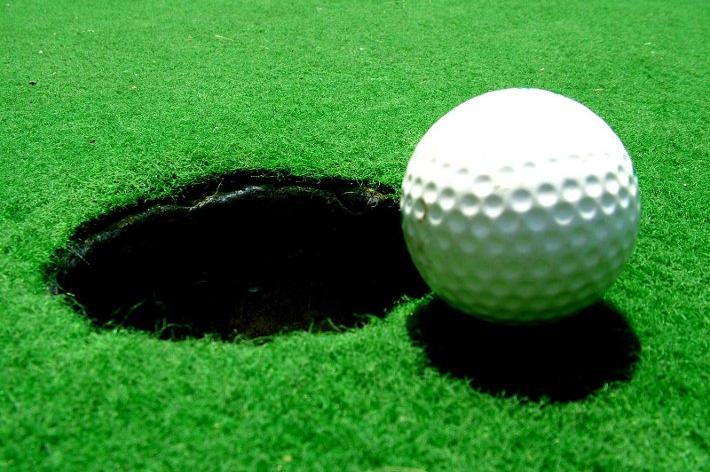 Sfida contradaiola sul campo di golf