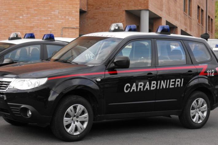 Uomo perseguita la moglie e i figli: arrestato dai Carabinieri