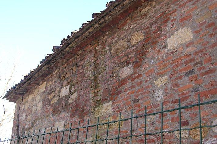 "Si costruisce il nuovo viadotto, si lascia crollare la chiesa di Petriolo"