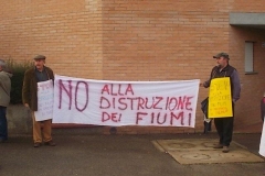 pianella manifestazione contro taglio vegetazione riparia (2)