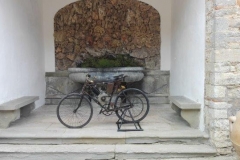 vertine e badia a coltibuono auto club e moto d'epoca siena e triciclo a motore primetti stucchi (1)