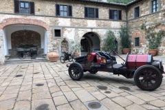 vertine e badia a coltibuono auto club e moto d'epoca siena e triciclo a motore primetti stucchi (6)